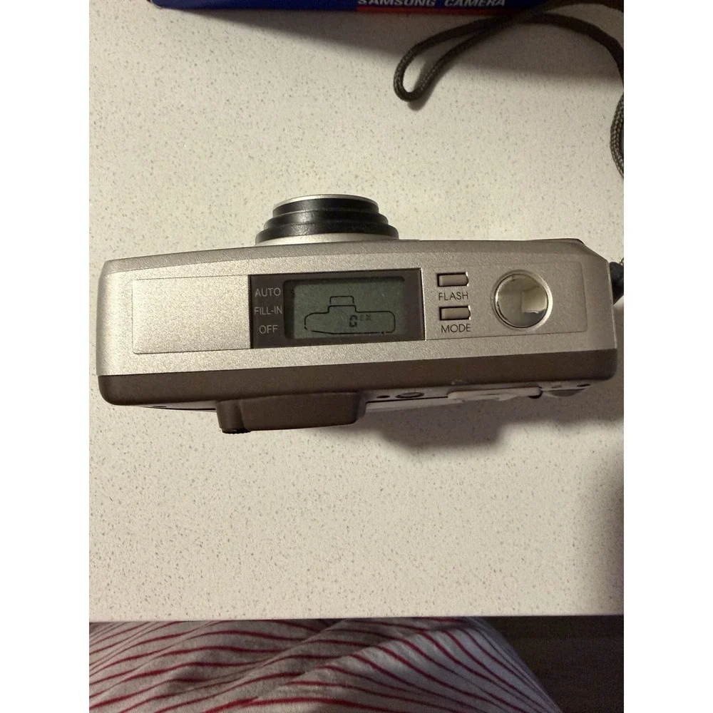 Samsung Maxima Zoom 105 XL 35mm Camera Point & Shoot 38-105mm Powers On